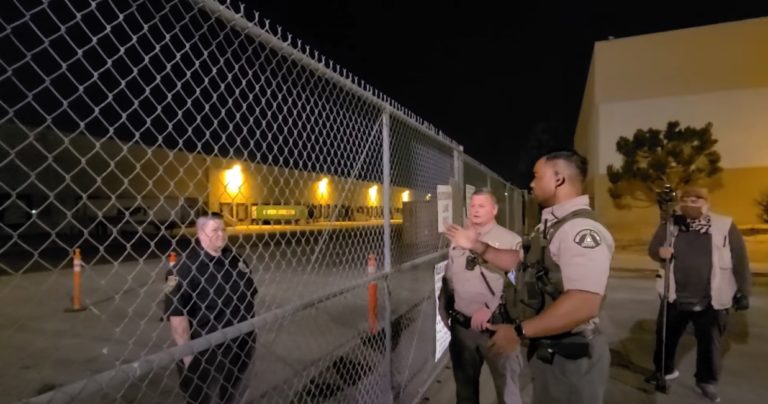 Night First Amendment Audit. SVG News First. Security Guard Gets Educated by the Sheriff.